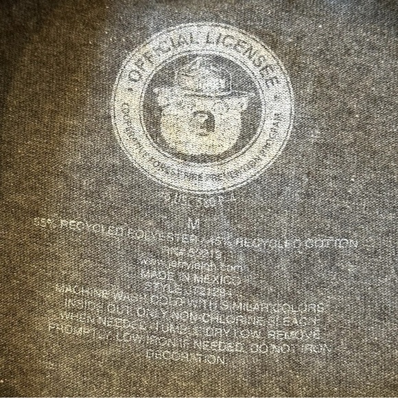 *NEW* Gray Smokey the Bear Graphic Sleeveless Cut Out Retro T-shirt - Picture 10 of 10